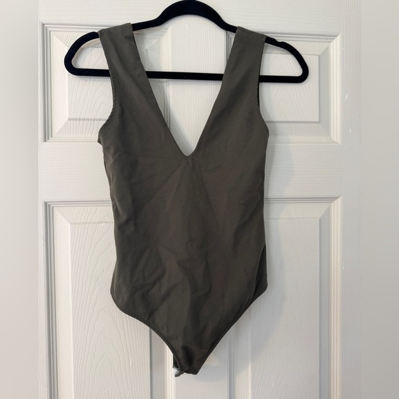 Like new intimately free people Olive Green body suit sz XS - Picture 1 of 5